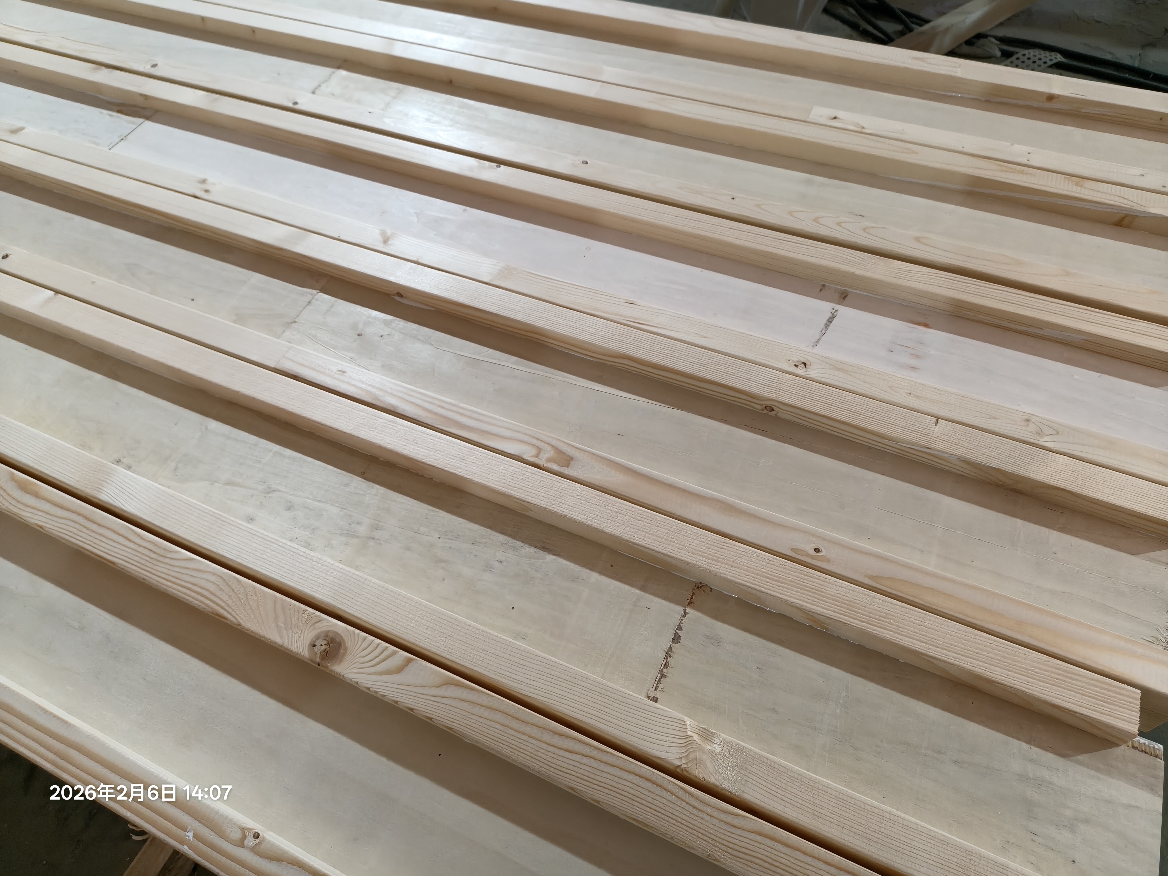 Additional precision sanding on H20 timber beam spruce
