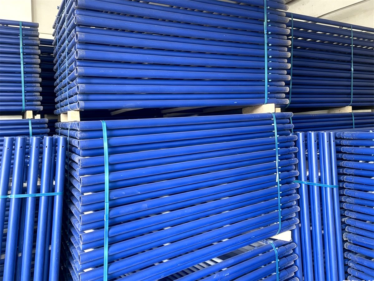 Acrylic enamel finish for scaffolding systems