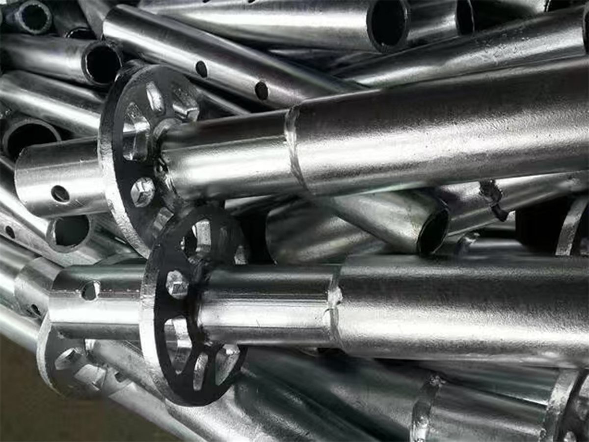 High purity hot-dip galvanizing layer for scaffolding systems