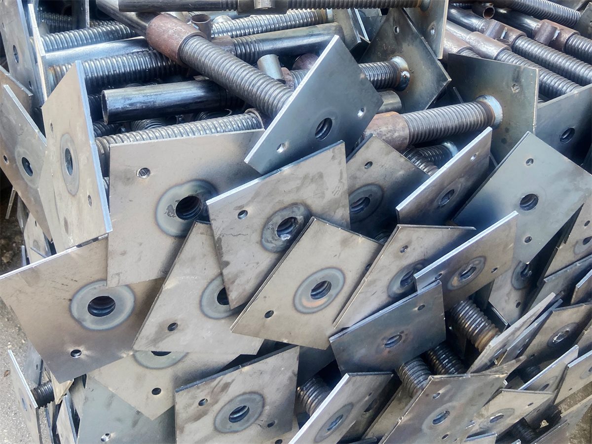 New steel materials and post-weld galvanizing for scaffolding systems